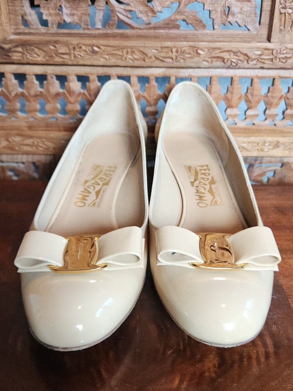 Salvatore Ferragamo Vara Pump in New Bisque (Nude) Leather - Picture 2 of 16